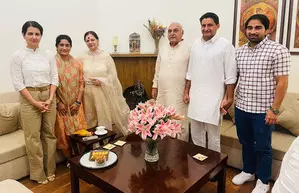 Wrestler Vinesh Phogat calls on Hoodas in Delhi