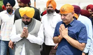 Prayed for triumph of truth, says Sisodia after paying obeisance at Golden Temple