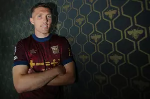 Ipswich sign defender Dara O’Shea on five-year deal from Burnley