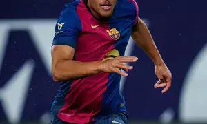 Real Betis sign Vitor Roque on loan with option to buy from Barca