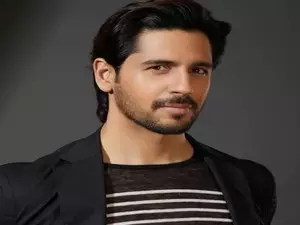 Sidharth Malhotra: Kiaras fashion sense is undeniably bold and adventurous Sidharth Malhotra: Kiaras fashion sense is undeniably bold and adventurous