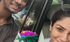 Raveena Tandon celebrates Janmashtami by helping this artist at  traffic signal