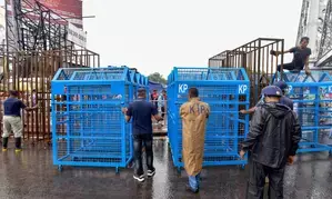 Tension on Kolkata streets as protesters break barricades en route Nabanna