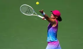 US Open: Swiatek saves triple set point, overcomes  Rakhimova in first round