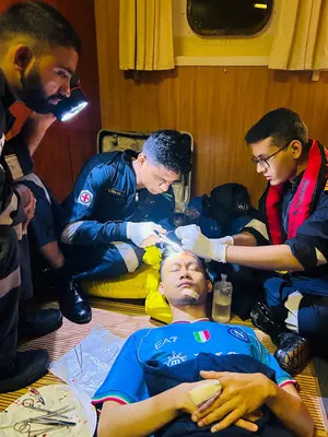 Bengal: Indian Coast Guard attends to injured Indonesian seafarer on merchant vessel Bengal: Indian Coast Guard attends to injured Indonesian seafarer on merchant vessel
