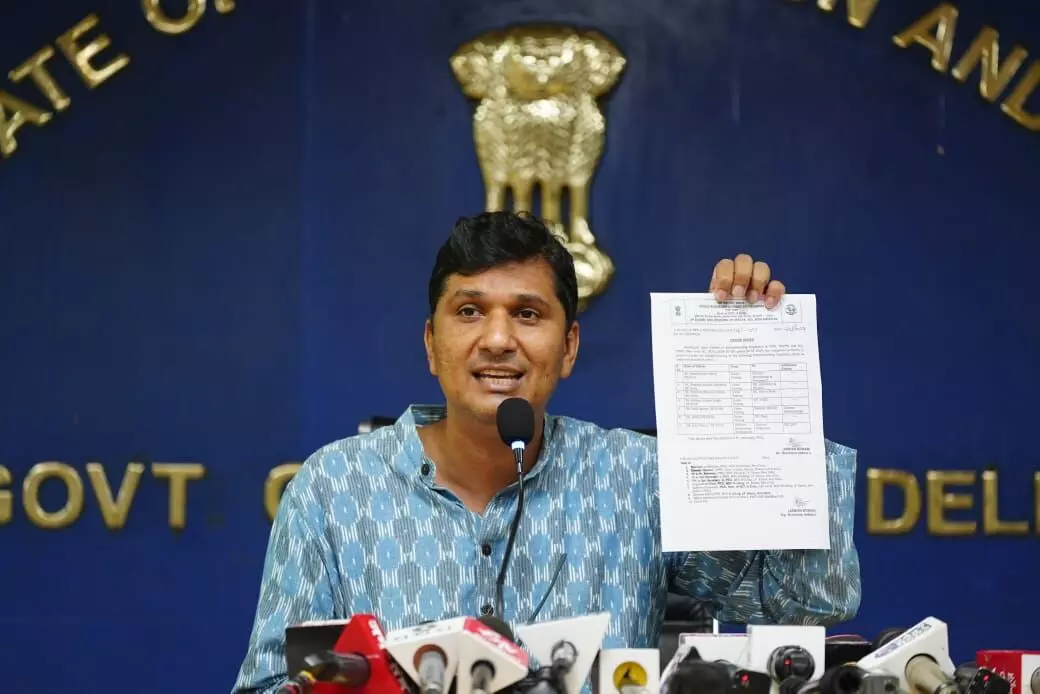 Delhi Health Minister Saurabh Bharadwaj exposes lies of Lieutenant Governors office in press conference Delhi Health Minister Saurabh Bharadwaj exposes lies of Lieutenant Governors office in press conference