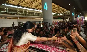 Kavitha reaches Hyderabad to a huge welcome by supporters