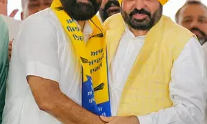 Setback to Akali Dal as veteran Dimpy Dhillon switches to AAP