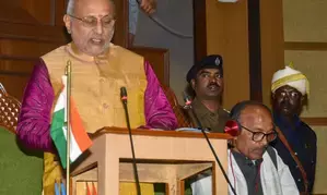 Spare an hour for reading book daily: Maha Guvs advice to students