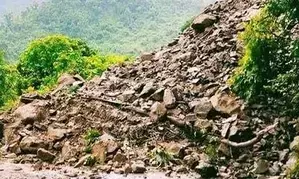 Pakistan: 12 killed in landslide