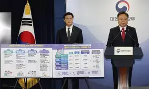 S. Korean health minister seeks to soothe concerns over hospital emergency rooms