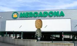 Pineapple dating fad causes pandemonium in Spanish supermarket chain