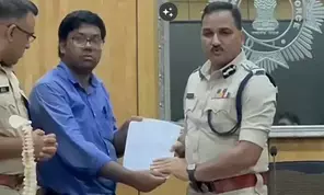 Protesting junior doctors meet Kolkata Police Commissioner, demand his resignation