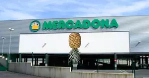 Pineapple dating fad causes pandemonium in Spanish supermarket chain