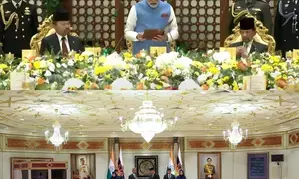 PM Modi holds delegation-level talks with Sultan of Brunei, later departs for Singapore