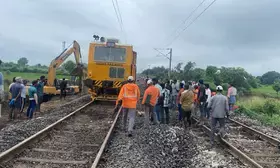Damaged tracks restored, train traffic on Vijayawada-Hyderabad route  set to resume (Lead)