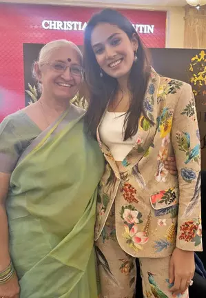 Mira Rajput meets her college professor after 12 yrs; drops photo