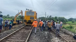 Damaged tracks restored, train traffic on Vijayawada-Hyderabad route set to resume (Lead) Damaged tracks restored, train traffic on Vijayawada-Hyderabad route set to resume (Lead)