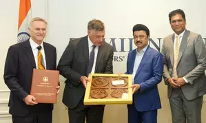 TN CM signs MoU worth Rs 2000 crore with Trilliant