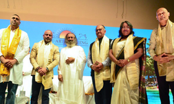 Sri Sri Ravi Shankar bats for achieving drug-free Mauritius