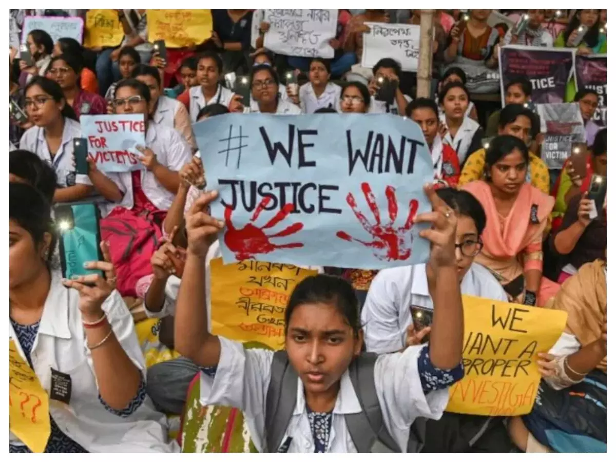 Kolkata Rape-Murder Case: Victims Father Claims Forced Cremation as Hundreds of Policemen Surround Their Home Kolkata Rape-Murder Case: Victims Father Claims Forced Cremation as Hundreds of Policemen Surround Their Home