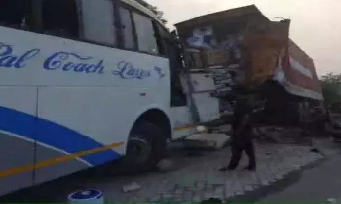 Tragic Road Accident in Hathras: 15 Dead, 18 Injured in Bus Collision