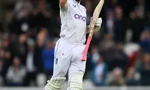 3rd Test: Popes unbeaten ton, Ducketts 86 help England reach 221/3