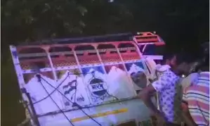 15 killed after bus hits van in UPs Hathras