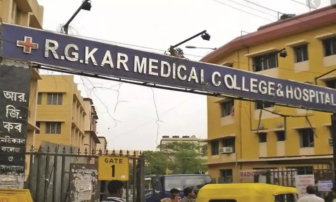 Ruckus at RG Kar Medical College After Youth Dies, Family Alleges Medical Negligence Ruckus at RG Kar Medical College After Youth Dies, Family Alleges Medical Negligence