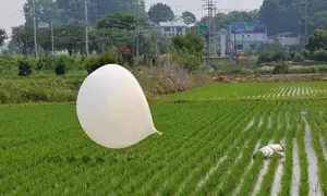 North Korea launches more trash balloons toward South Korea: Officials (Ld)