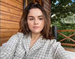 Selena Gomez feels ‘really beautiful’ when shes not wearing make-up Selena Gomez feels ‘really beautiful’ when shes not wearing make-up
