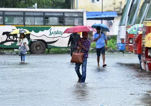 IMD predicts heavy rain in Kerala, issues yellow alert in six districts IMD predicts heavy rain in Kerala, issues yellow alert in six districts