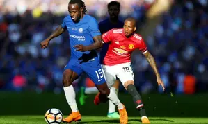 Luton Town sign former Chelsea wing-back Victor Moses