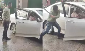 Amid goonda raj screams by SS-UBT, Shiv Sena worker nabbed for clobbering man (Ld)