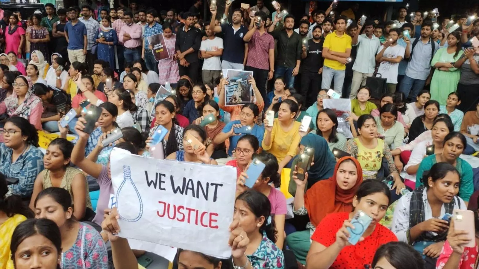 Kolkata Rape-Murder Case: Protesting Doctors Agree to Meet CM Mamata Banerjee After Skipping Initial Talks Kolkata Rape-Murder Case: Protesting Doctors Agree to Meet CM Mamata Banerjee After Skipping Initial Talks