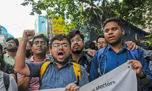 30-member junior doctors delegation head to Nabanna for talks with Mamata