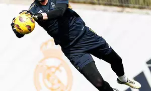 Goalkeeper Lunin signs new long-term contract with Real Madrid