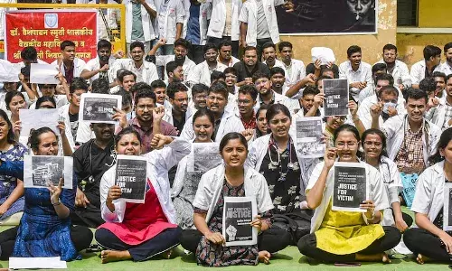 Kolkata’s Protesting Doctors Appeal to President Murmu for Justice in Rape-Murder Case, Seek Safe Working Conditions