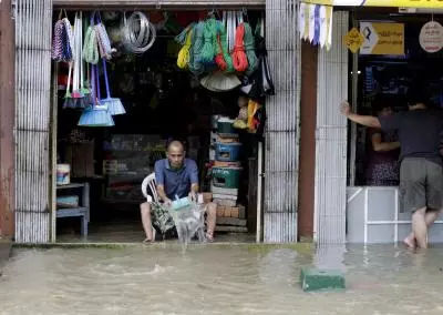 Floods kill 33, displace over 230,000 in Myanmar