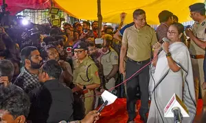 RG Kar tragedy: Junior doctors at CM Banerjees residence for talks, all 30 allowed in (2nd Lead)