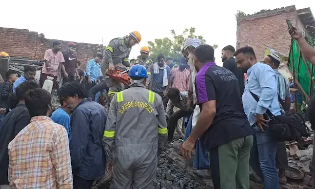 Three-Story Building Collapses in Meeruts Zakir Colony, Rescue Operations Underway