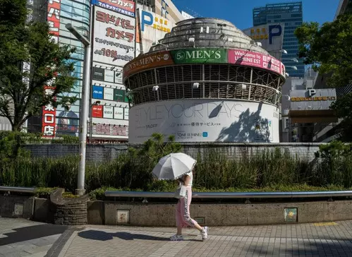 Record-breaking late heatwave continues in Japan