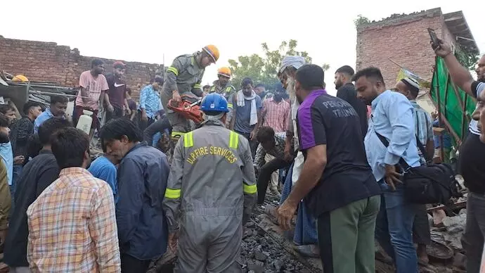 Three-Story Building Collapses in Meeruts Zakir Colony, Rescue Operations Underway