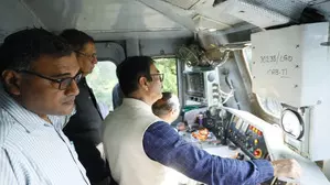 SCR General Manager inspects working of Kavach 3.2 on Tungbhadra Express