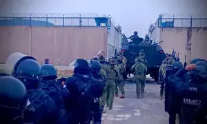 Ecuadorian prison official wounded in armed assault