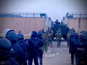 Ecuadorian prison official wounded in armed assault Ecuadorian prison official wounded in armed assault