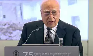 Politicians have no right to tarnish lawyers image: Kapil Sibal on Vivek Tankhas defamation case