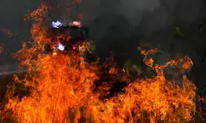 Bushfire warning in Sydneys north downgraded as conditions begin to ease