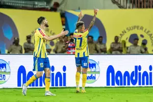 ISL 2024-25: Kwame Peprahs late goal guides Kerala Blasters to 2-1 win over East Bengal