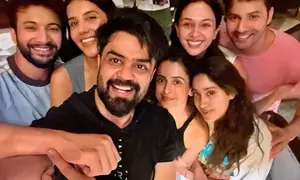 Janhvi poses with ’best team ever’ after wrapping up ‘Sunny Sanskari…’ schedule in Udaipur